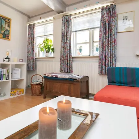 3 Person In Nyaraló *