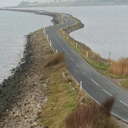 3 Person In Nyaraló *