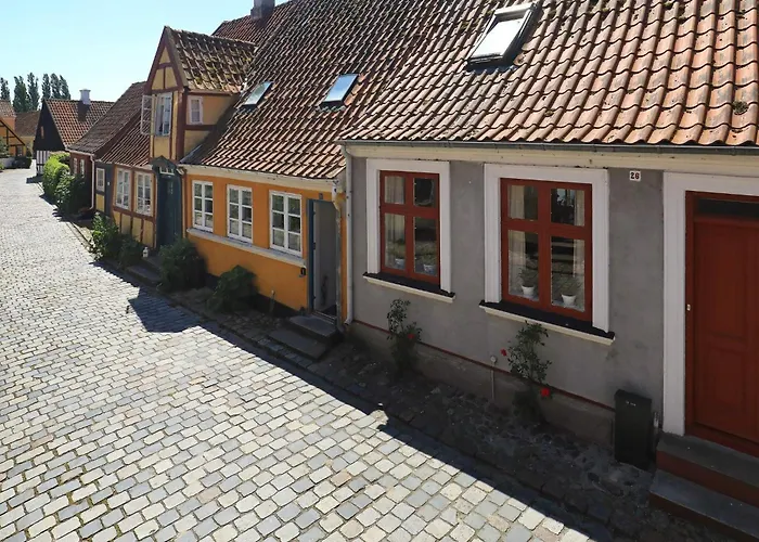 3 Person In Aeroskobing